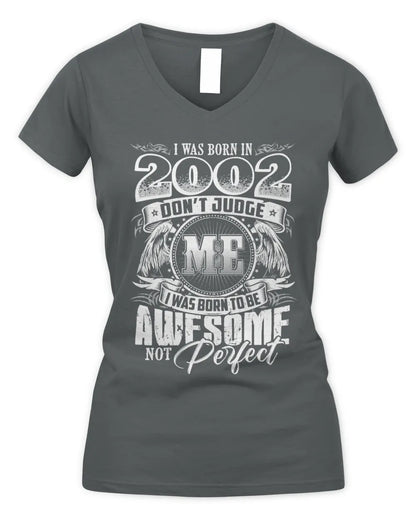 2002 HH89-K2 – Awesome Birth Year Quote T-Shirt - Women's V-Neck T-Shirt - Charcoal