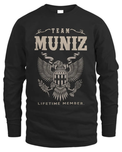 MUNIZ TP06-K82 – Personalized Classic Style Apparel “Team NAME Lifetime Member” - Men's Long Sleeved T-Shirt - Black