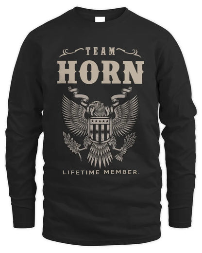 HORN TP06-K82 – Personalized Classic Style Apparel “Team NAME Lifetime Member” - Men's Long Sleeved T-Shirt - Black