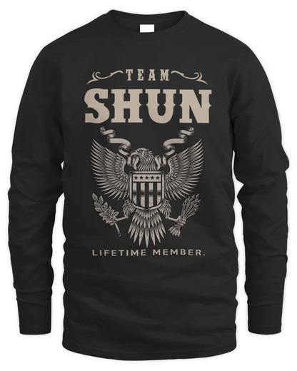 SHUN TP06-K82 – Personalized Classic Style Apparel “Team NAME Lifetime Member” - Men's Long Sleeved T-Shirt - Black