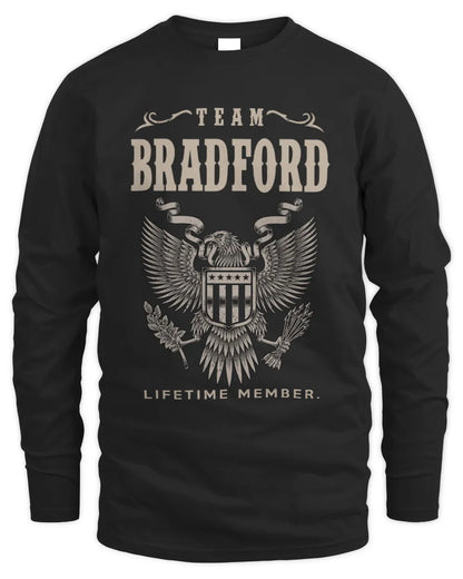 BRADFORD TP06-K82 – Personalized Classic Style Apparel “Team NAME Lifetime Member” - Men's Long Sleeved T-Shirt - Black