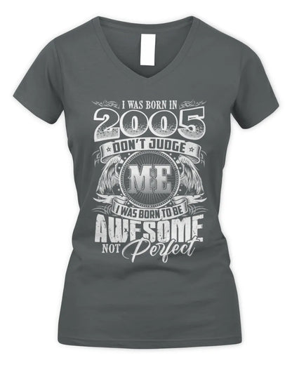 2005 HH89-K2 – Awesome Birth Year Quote T-Shirt - Women's V-Neck T-Shirt - Charcoal