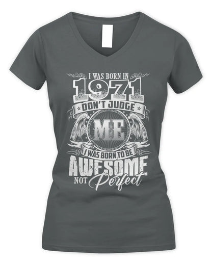 1971 HH89-K2 – Awesome Birth Year Quote T-Shirt - Women's V-Neck T-Shirt - Charcoal