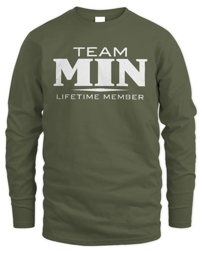 MIN BL62-K4-128 - Personalized “Team NAME Lifetime Member” - Men's Long Sleeved T-Shirt - Military Green