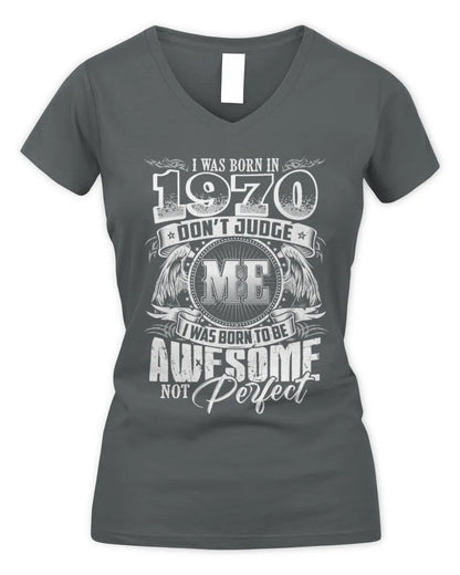 1970 HH89-K2 – Awesome Birth Year Quote T-Shirt - Women's V-Neck T-Shirt - Charcoal