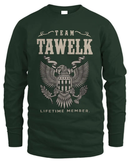 TAWELK TP06-K82 – Personalized Classic Style Apparel “Team NAME Lifetime Member” - Men's Long Sleeved T-Shirt - Forest Green