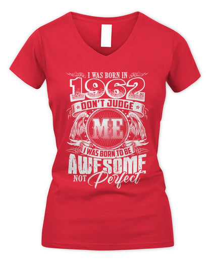 1962 HH89-K2 – Awesome Birth Year Quote T-Shirt - Women's V-Neck T-Shirt - Red