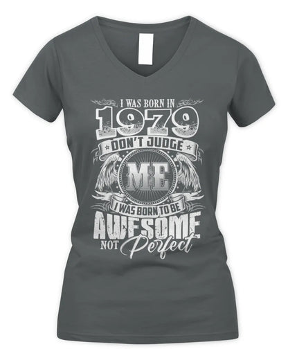 1979 HH89-K2 – Awesome Birth Year Quote T-Shirt - Women's V-Neck T-Shirt - Charcoal