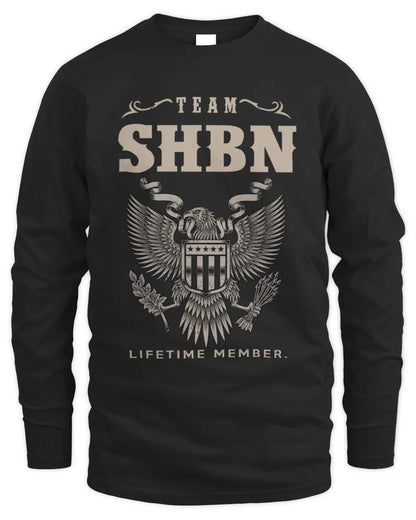 SHBN TP06-K82 – Personalized Classic Style Apparel “Team NAME Lifetime Member” - Men's Long Sleeved T-Shirt - Black